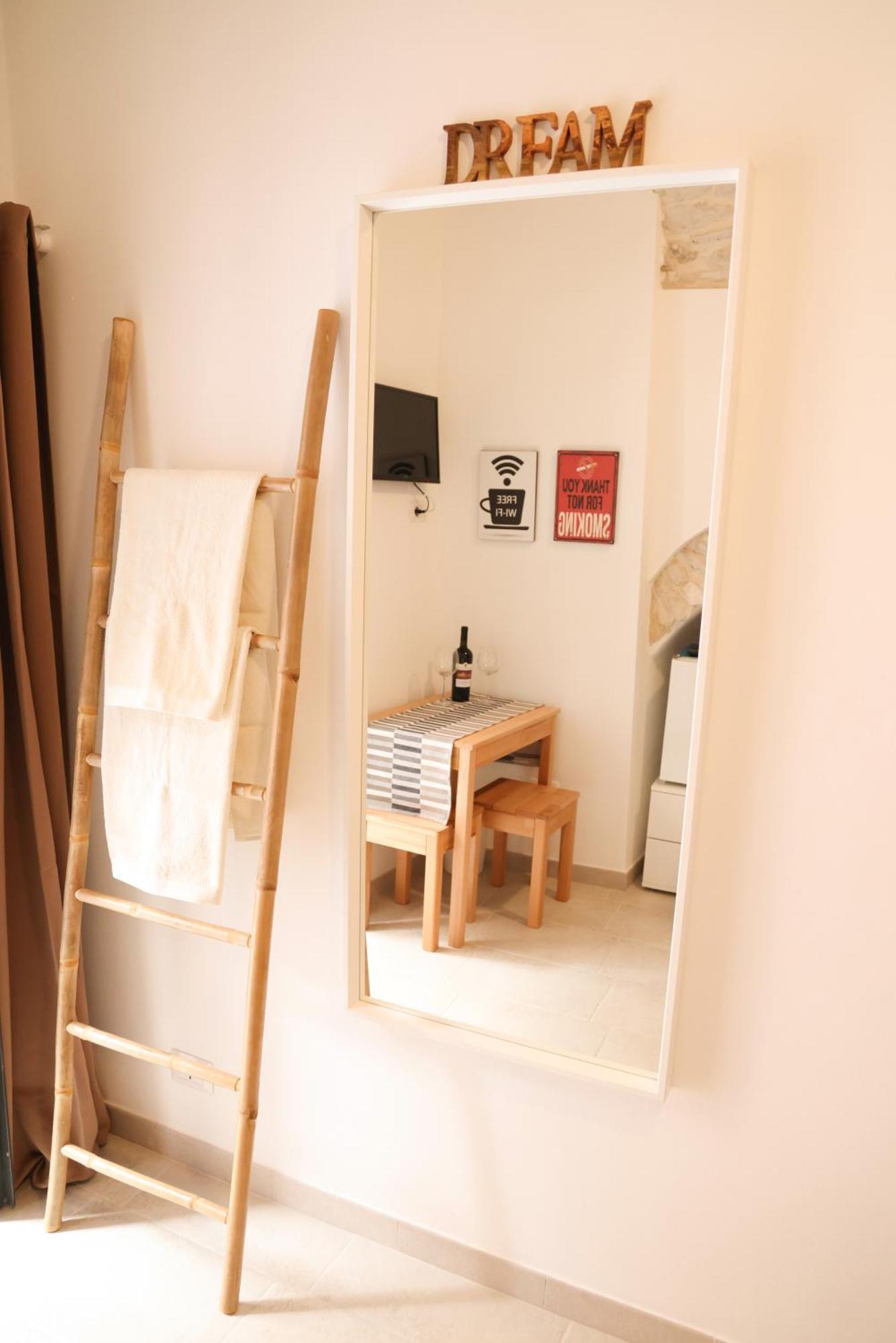 Room 20 - Piccola Camera In Pietra Bianca Джовинацо Екстериор снимка