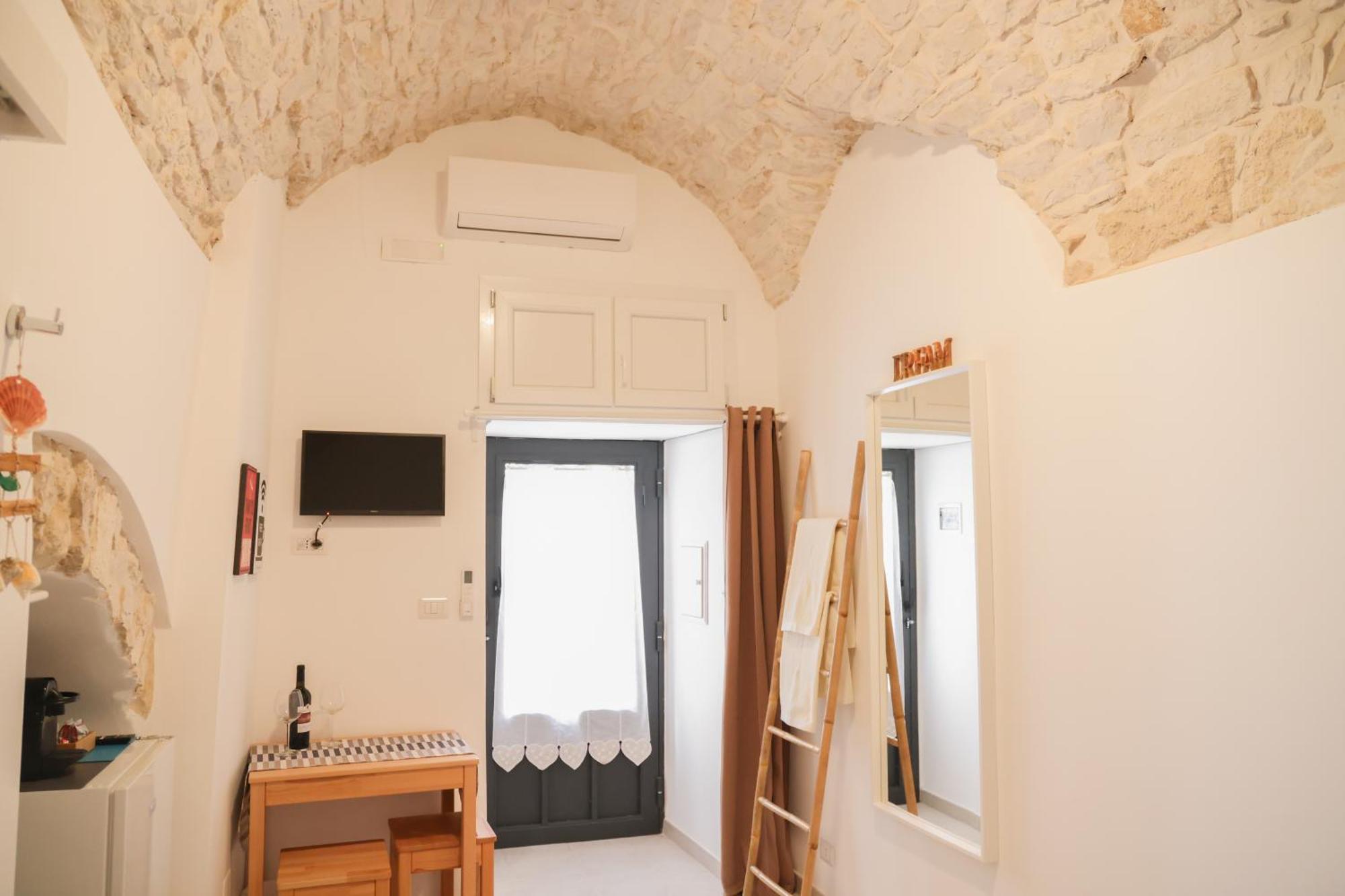 Room 20 - Piccola Camera In Pietra Bianca Джовинацо Екстериор снимка