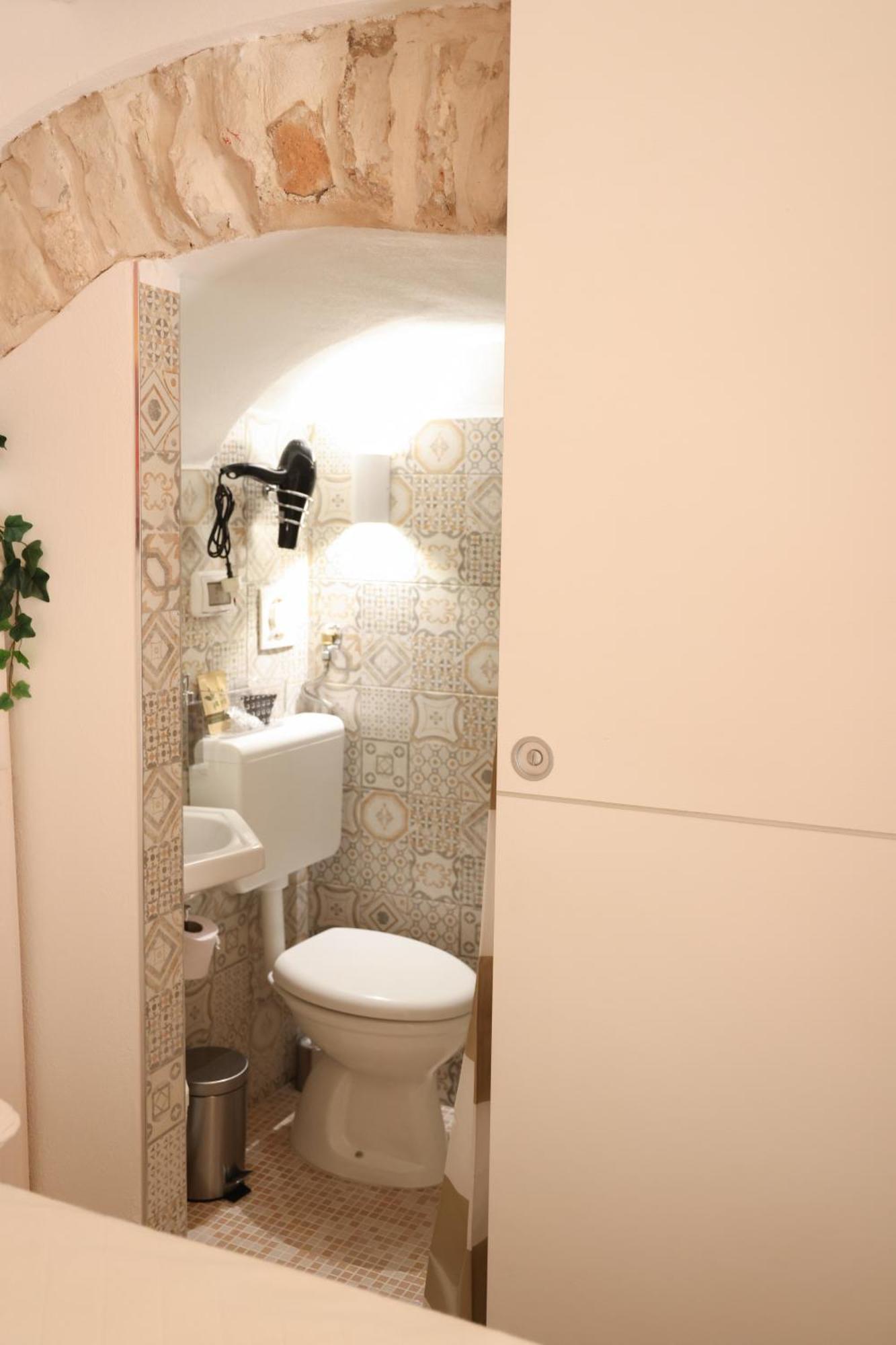 Room 20 - Piccola Camera In Pietra Bianca Джовинацо Екстериор снимка