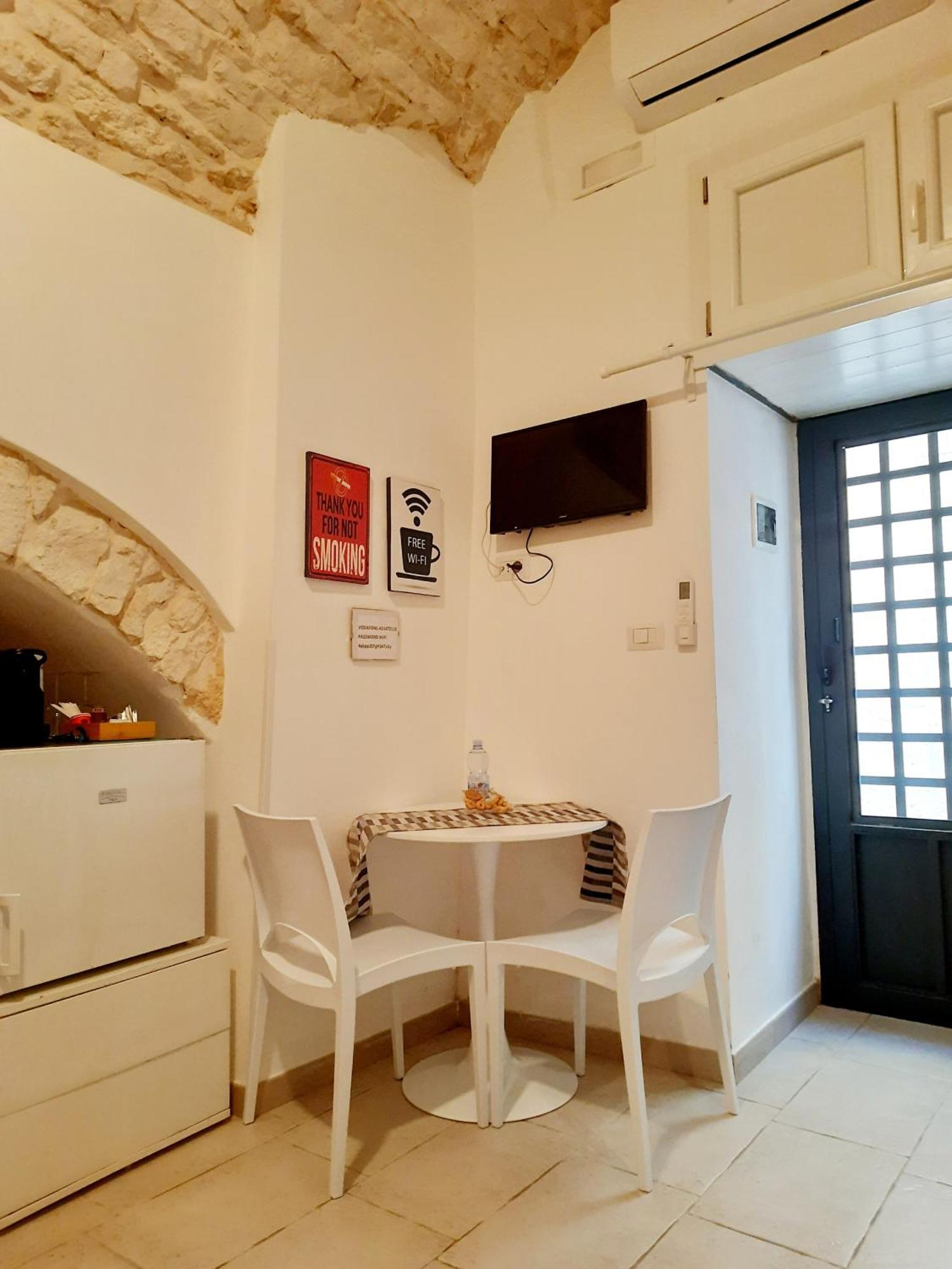Room 20 - Piccola Camera In Pietra Bianca Джовинацо Екстериор снимка